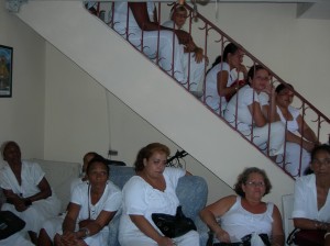 Asistieron 60 mujeres, en la escalera las Damas de Holgu¡n