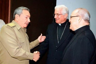 Raúl Castro, Cardinal Jaime Ortega and Archbishiop Dionisio García.