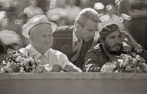 Leonov y Fidel Castro