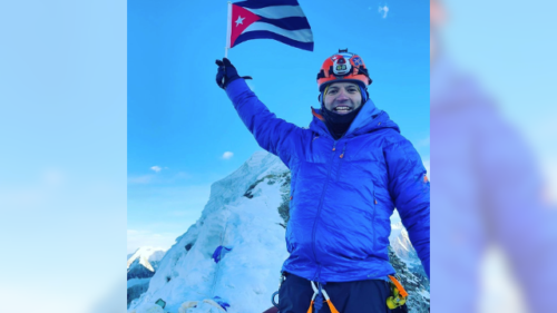 Yandy Martinez Nuñez becomes the first Cuban to reach the top of Mount ...